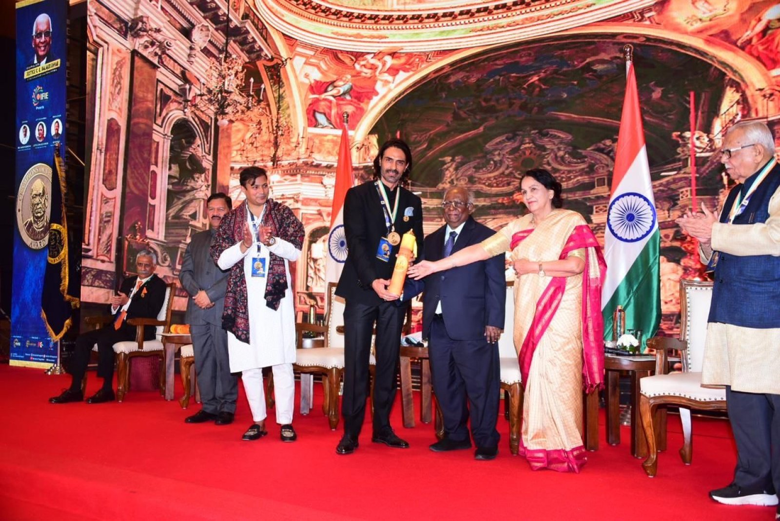 अर्जुन रामपाल को 'चैंपियंस ऑफ चेंज अवॉर्ड' से सम्मानित किया गया