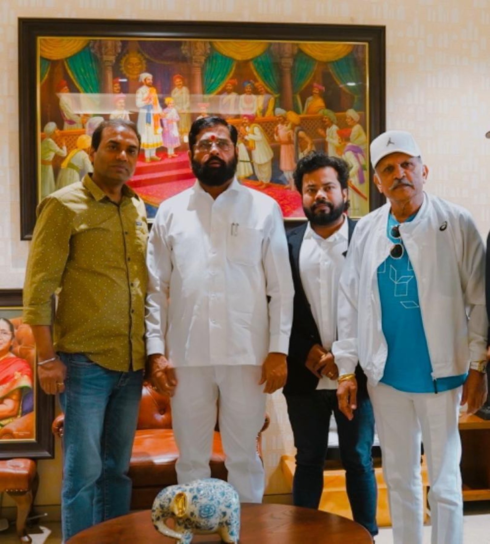 बम की धमकियों के बीच अन्नू कपूर और 'हमारे बारह' के फिल्म निर्माताओं ने मुख्यमंत्री एकनाथ शिंदे का समर्थन के लिए जताया आभार