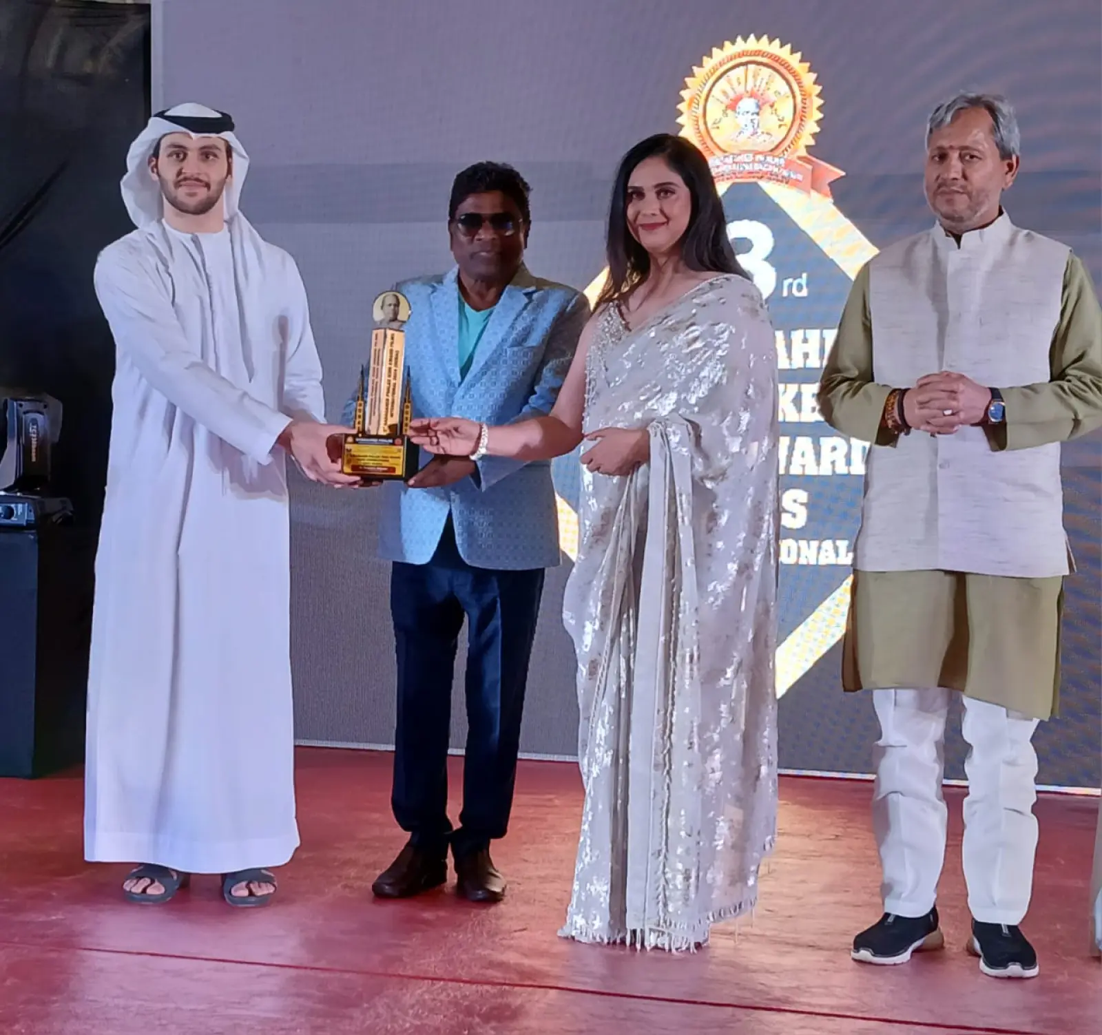 बॉलीवुड सिंगर मंगेश सी. वडागले दुबई में 'दादा साहेब फाल्के आइकॉन अवार्ड फिल्म्स इंटरनेशनल 2024' से सम्मानित